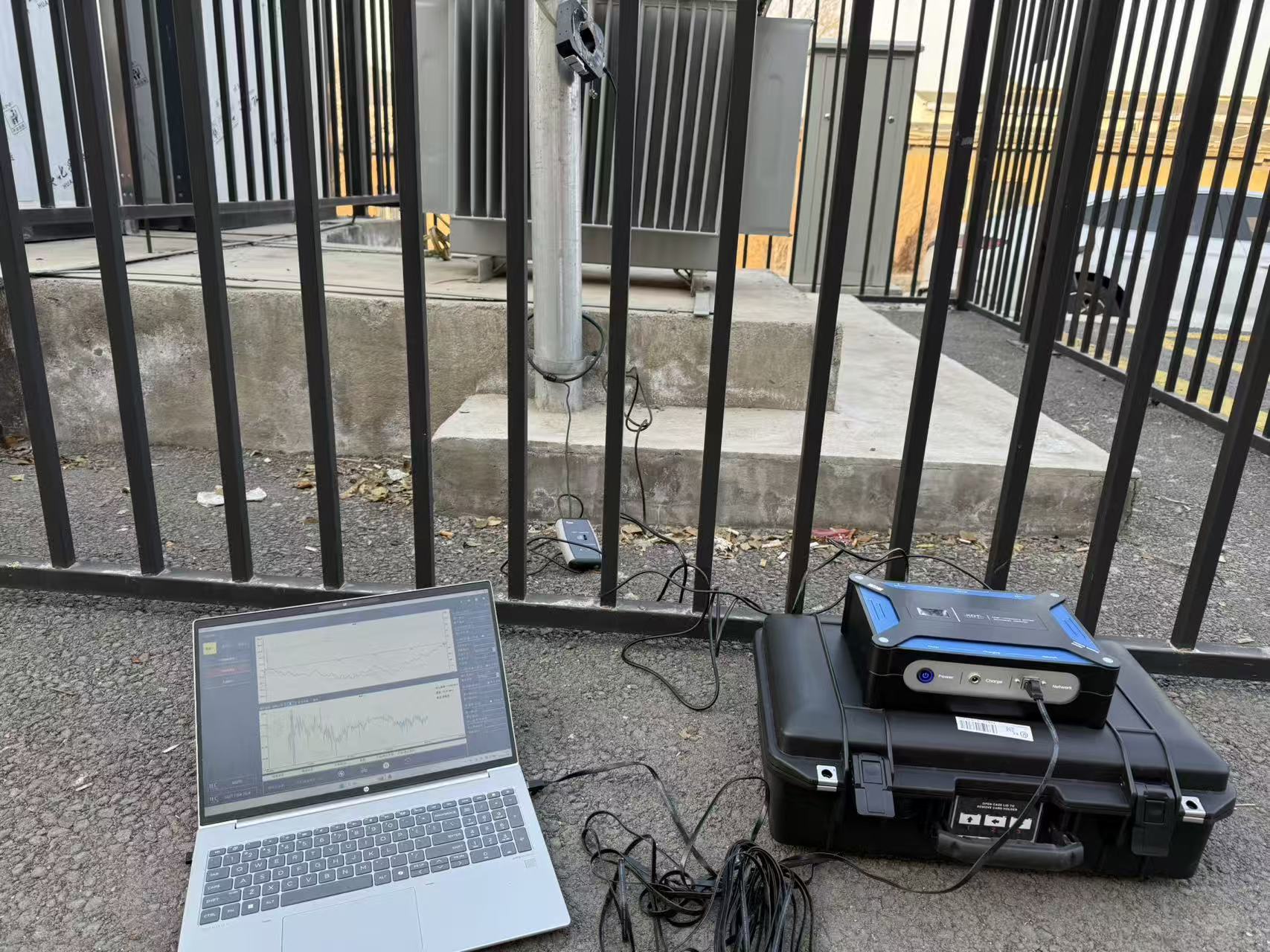 高頻電纜局放測試儀在電網測試現場